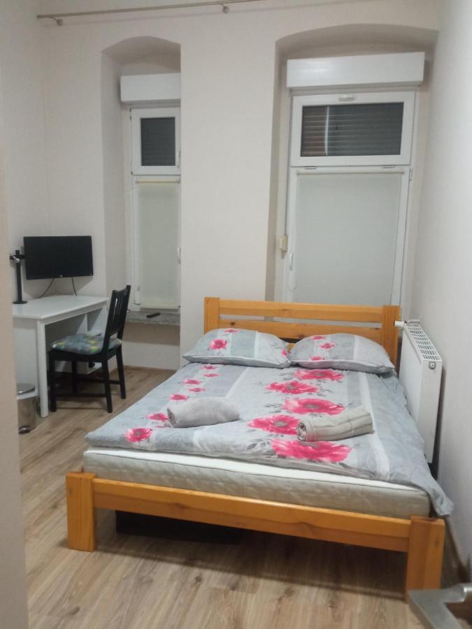 Nighthost- Trzebnicka 84 Apartment Вроцлав Екстериор снимка